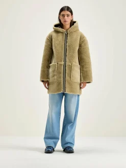 Elodie Jas Met Capuchon