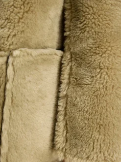 Elodie Jas Met Capuchon